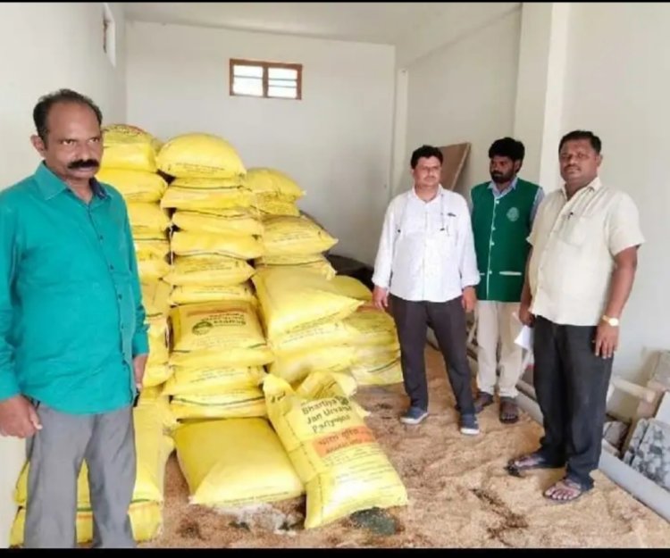 ముండ్లమూరు ఎంఆర్పి ధరలకే ఎరువుల విక్రయం