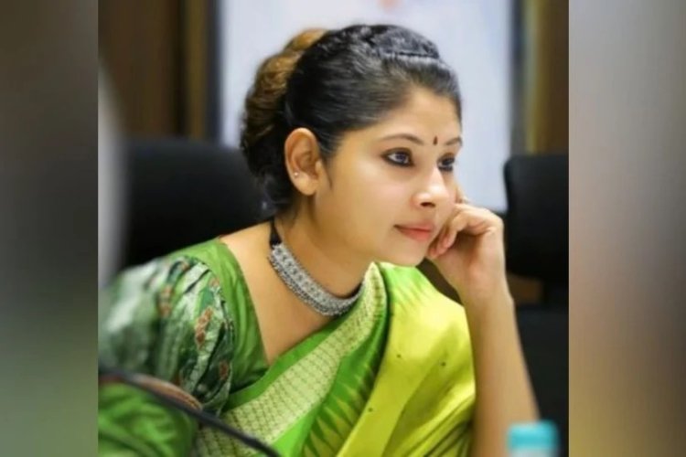 Smitha Sabarwal: నేను తెలంగాణ వీడట్లేదు..అదంతా ఫేక్: ఐఏఎస్ ఆఫీసర్ స్మిత సబర్వాల్