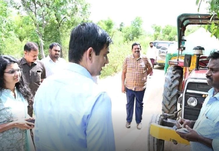 ఇసుక ట్రాక్టర్లను పరిశీలించిన కలెక్టర్ చిత్తూరు రూరల్ మండలం, దిగువమాసపల్లె వద్ద బుధవారం సాయంత్రం జిల్లా కలెక్టర్ సుమిత్ కుమార్, జిల్లా జాయింట్ కలెక్టర్ విద్యాధరి ఇసుక స్టాక్ ను పరిశీలించారు. BSR NEWS