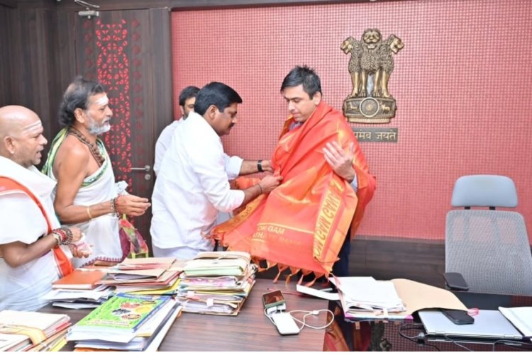ఈ నెల 30 కావునభక్తులు, ఉభయదారులు, గ్రామ ప్రజలు మరియు పరిసర గ్రామస్తులు ఈ "మహా కుంభాభిషేక" కార్యక్రమంలో పాల్గొని శ్రీ స్వామివారి తీర్థప్రసాదాలు స్వీకరించి స్వామివారి కృపాకటాక్షములకు పాత్రులు కాగలరు. BSR NEWS