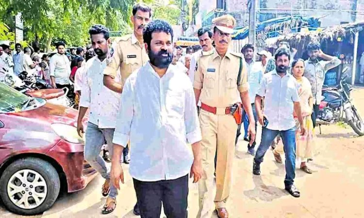 గుంటూరు : నందిగం సురేష్ ను మంగళగిరి ఆస్పత్రికి తరలింపు..